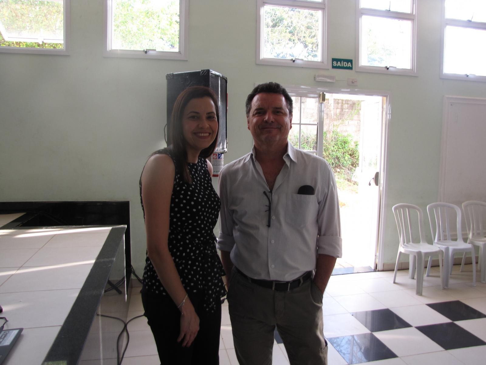 A Diretora de Benefícios do PrevBomJesus, Srta. Viviane, com o Consultor Jurídico, Dr. Oswaldo Murari